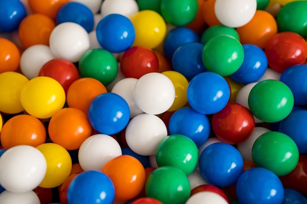 Színes műanyag labdák